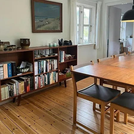 With Retro Charm Close To Semesterbostad *